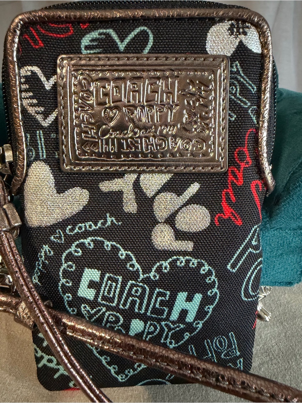Coach Poppy Graffiti Hearts Vertical Phone Wallet Wristlet - EUC - Picture 3 of 7